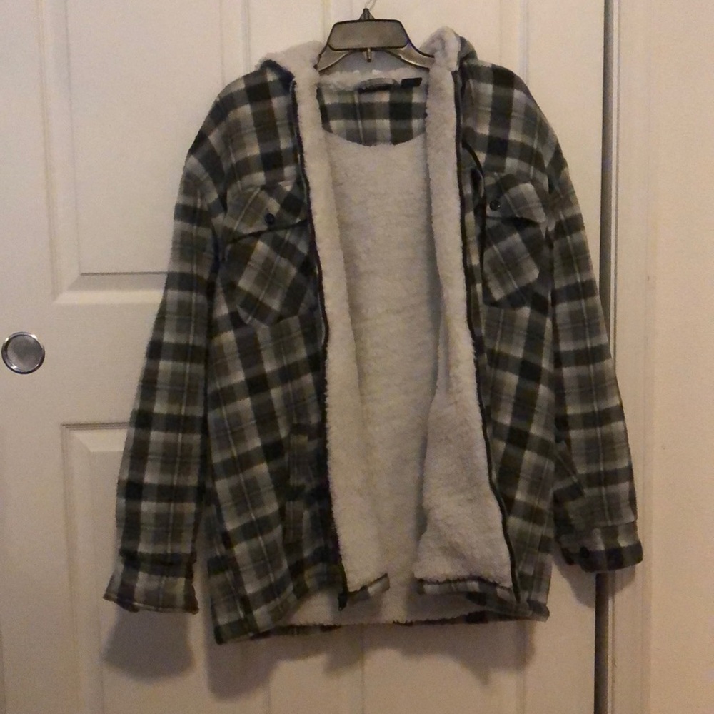 Men’s fleece plaid jacket.
